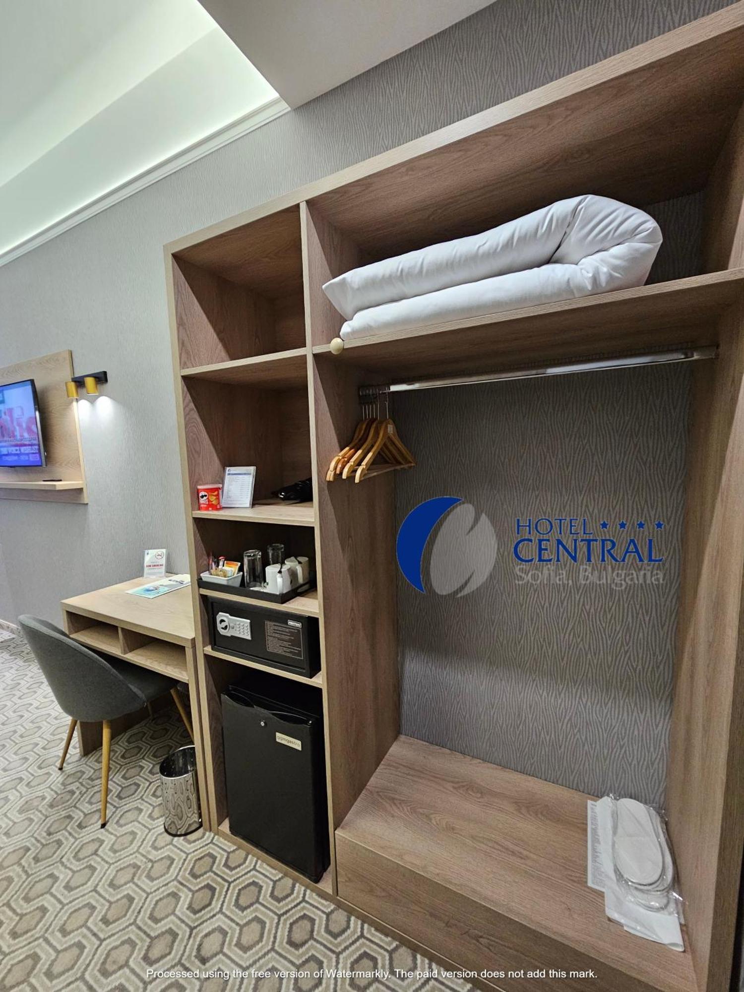 - Free Parking Nearby 350m Hotel